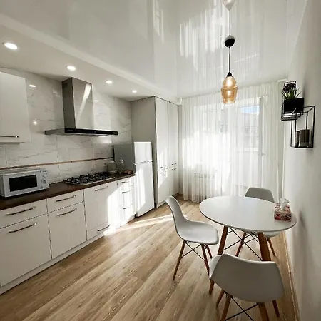 Helen Network: Bright Apartments by Korpusnyi Park Poltava Exterior photo