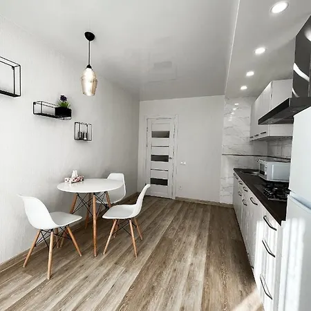 Helen Network: Bright Apartments by Korpusnyi Park Poltava Room photo