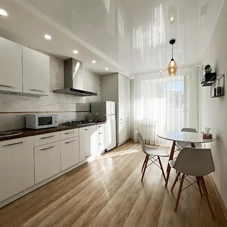 Helen Network: Bright Apartments by Korpusnyi Park Poltava Room photo