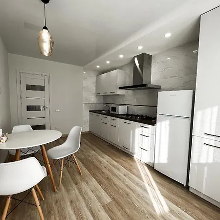 Helen Network: Bright Apartments by Korpusnyi Park Poltava Room photo