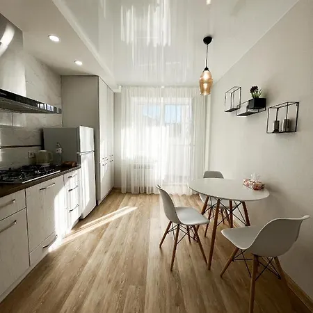 Helen Network: Bright Apartments by Korpusnyi Park Poltava Room photo