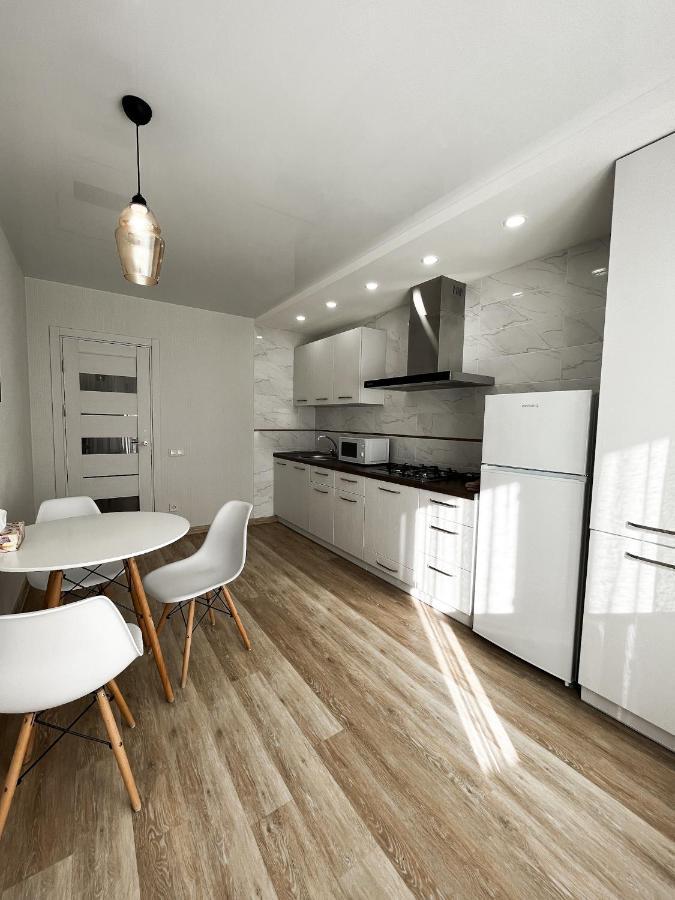 Apartment Helen Network: Bright By Korpusnyi Park *