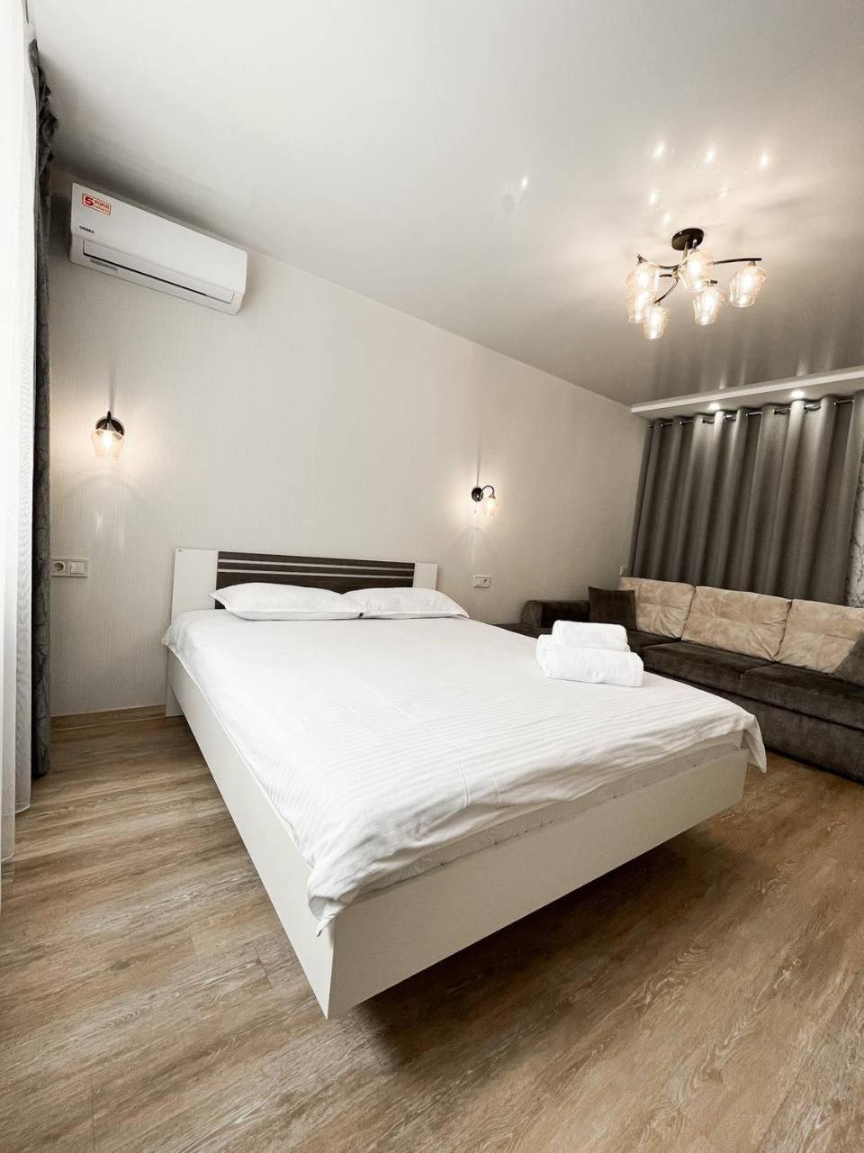 Apartment світлі в самому центрі біля корпусного парку - мережа Helen Poltawa